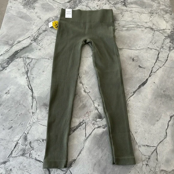 3 Set Ribbed Leggings 🖤💜💚 - Picture 5 of 6